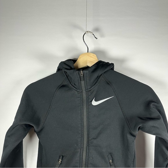5/$25✨️ Nike dri fit kids jacket - Picture 2 of 4